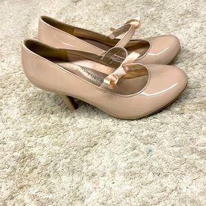 Super comfortable Beige dress shoes worn once